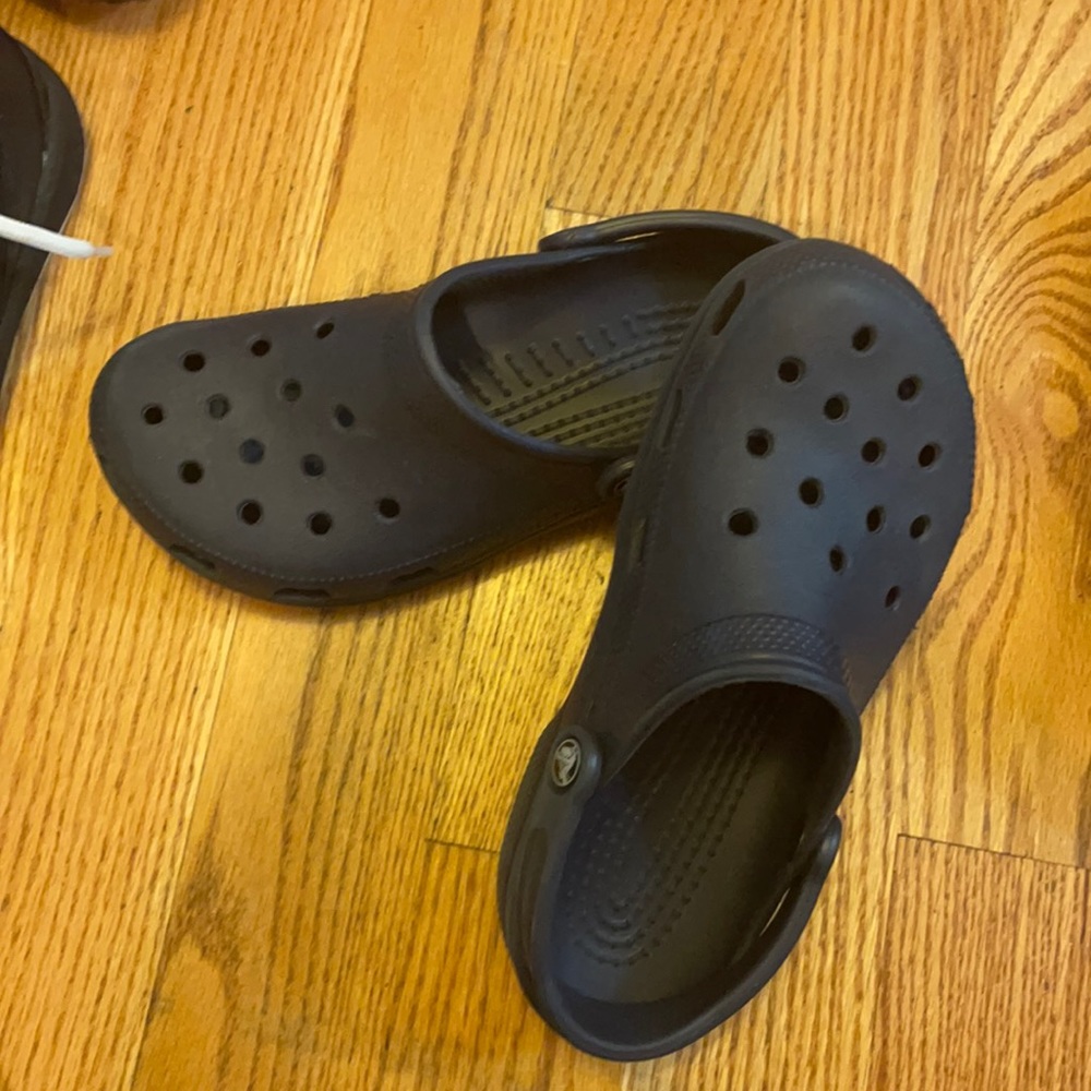 Boys navy crocs size 7-9
